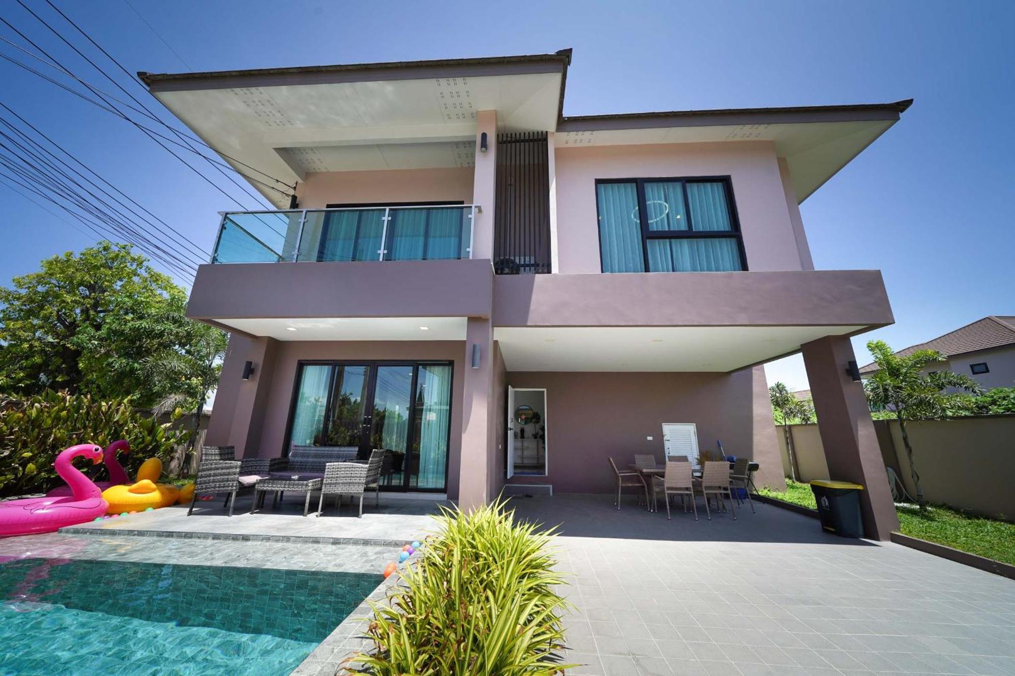 Southern Peak Pool Huay Yai Pattaya *